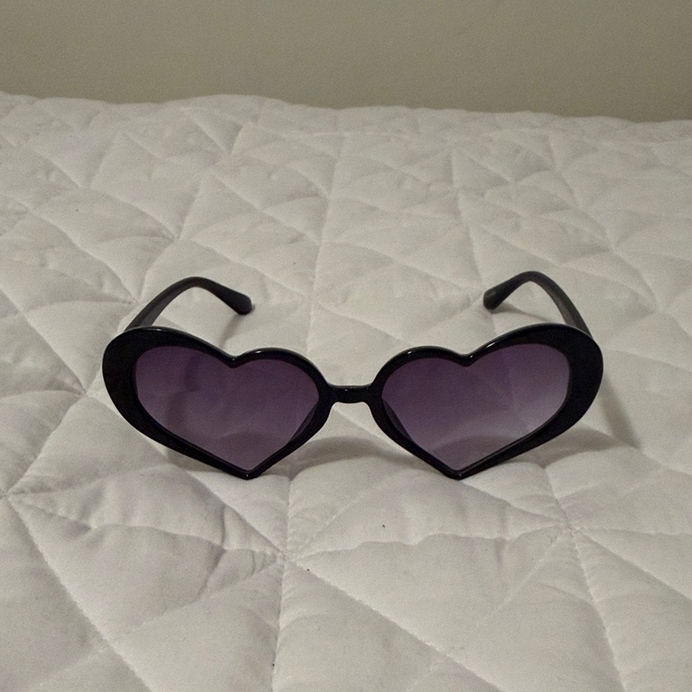 Heart-Shaped Black Sunglasses